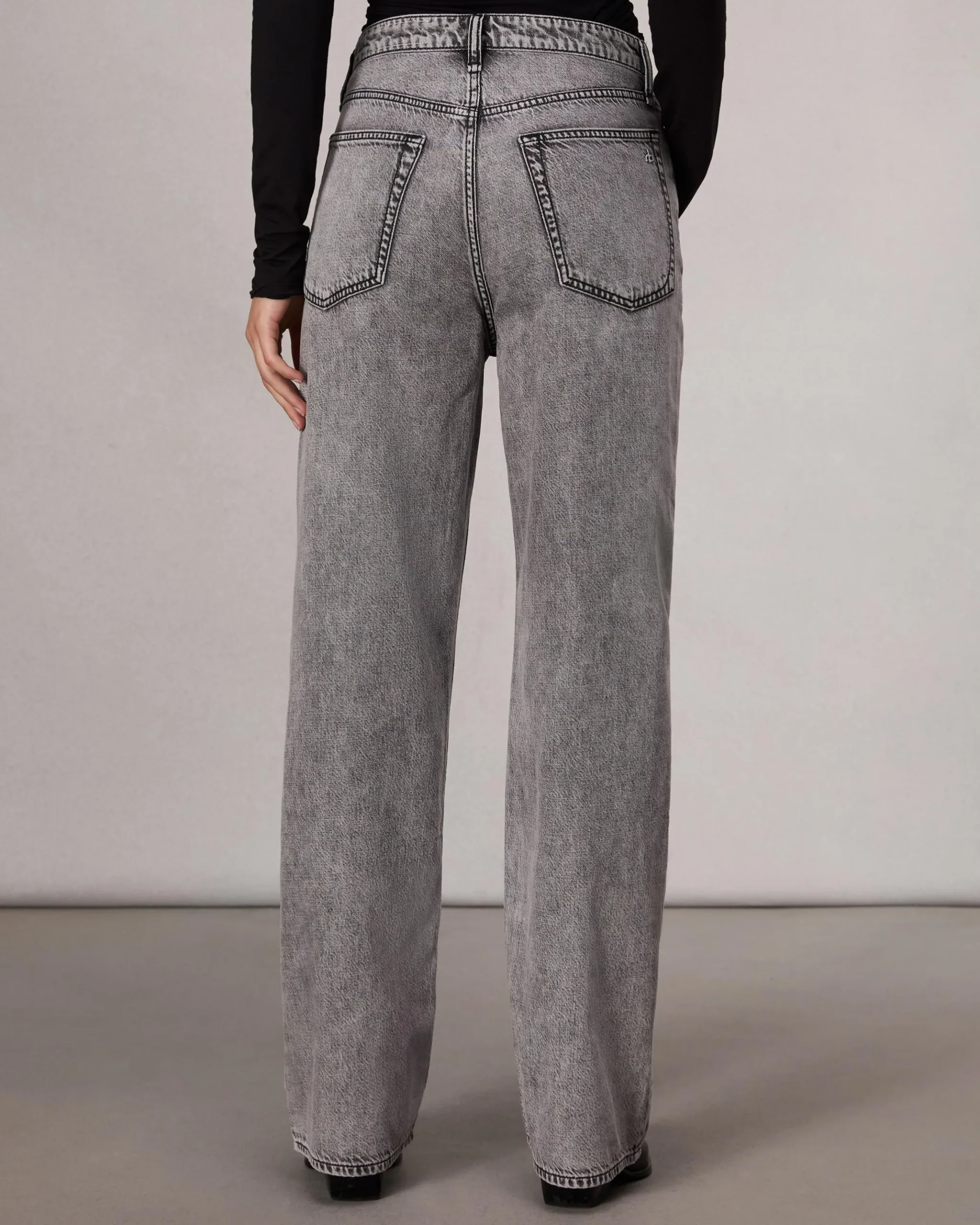 Featherweight Wide-Leg Logan Jean